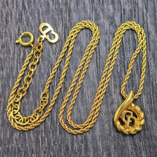 Collier pendentif breloque